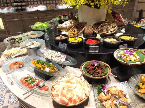 Buffet dinner .